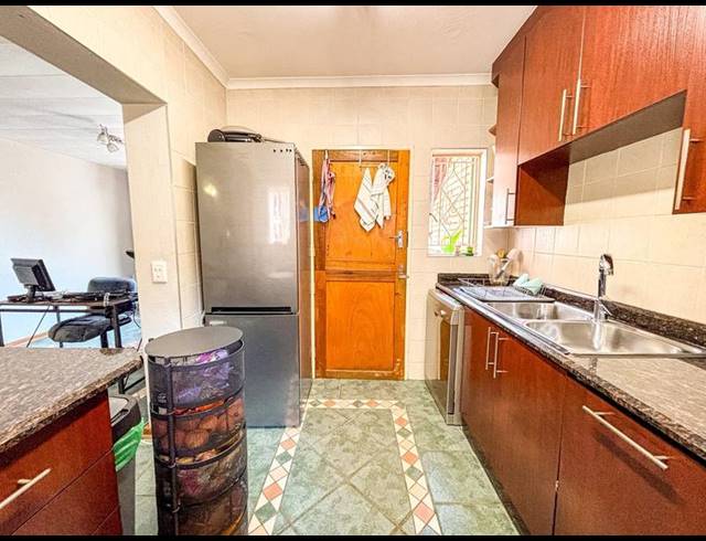 2 BEDROOM TOWNHOUSE FOR SALE IN BASSONIA